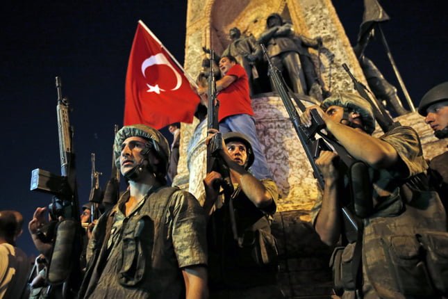 2.000 лица осудени на доживотен затвор по обидот за пуч во Турција