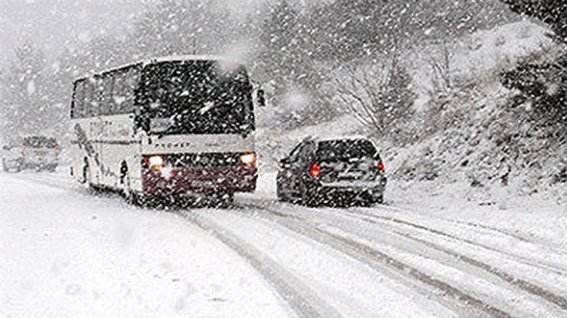 Поради снег забрана за тешки товарни возила на Стража