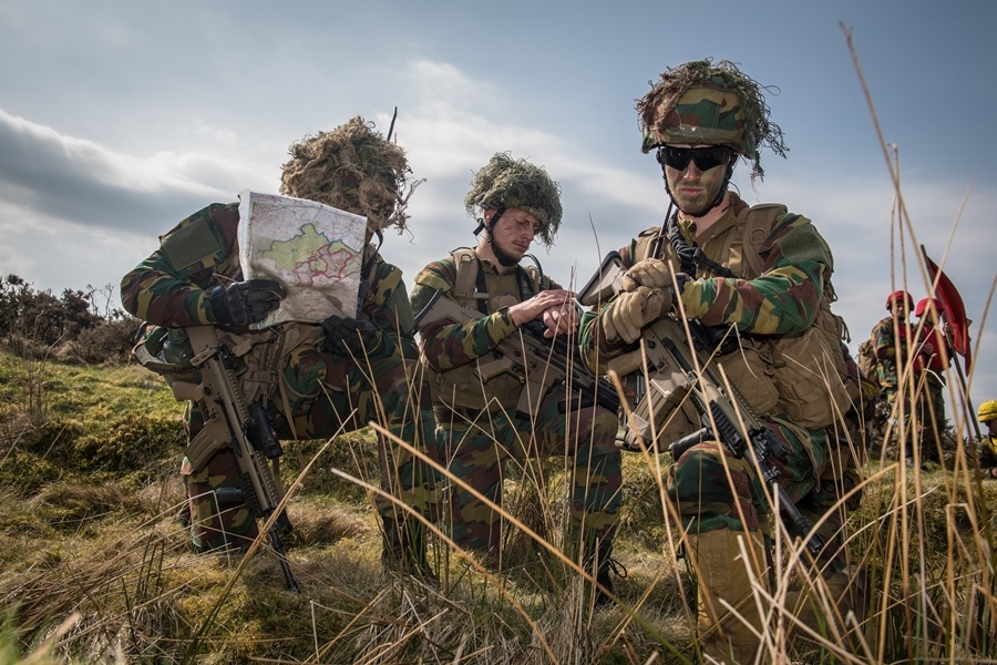Белгија ги забранува смартфоните на војниците за време на операции