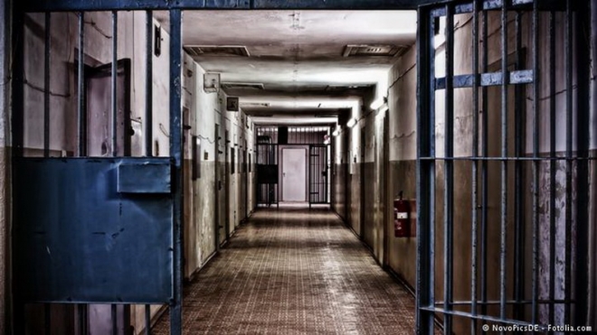 (Видео) Затвореници се затвориле бидејќи им биле одземени мобилни телефони