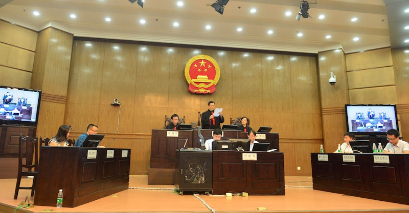 Кинески адвокат за човекови права осуден на 4,5 години затвор