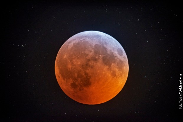 Погледнете како изгледаше затемнувањето на Месечината (ВИДЕО)