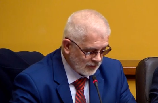 Пратениците ќе расправаат за дополнителниот референдум на Тодор Петров