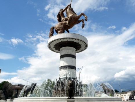 „Воинот на коњ“ ќе се преименува како  „Александар Македонски“