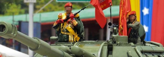 Венецуелската војска трупа оружје на границата со Колумбија (ВИДЕО)