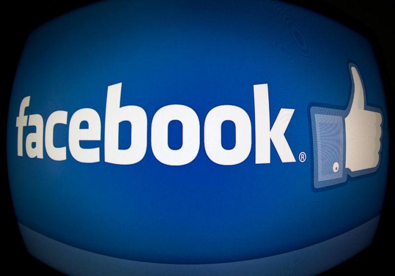 Фејсбук го тресеа скандали, им растеше профитот