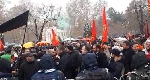 Мицкоски се приклучи на протестот пред Собранието (ВИДЕО)