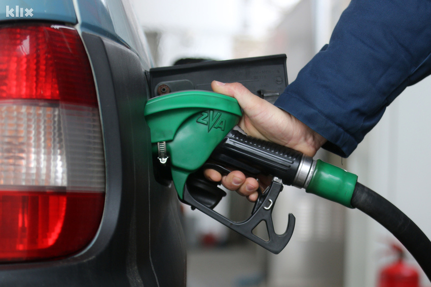 Цените на горивата за една година пораснале за 70%, платите не пораснаа воопшто