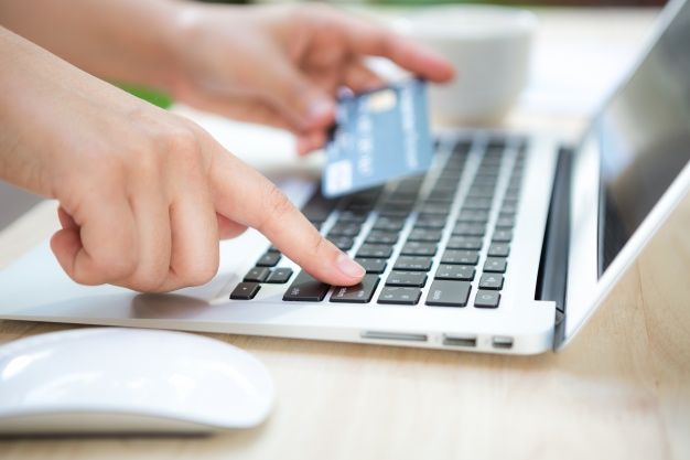 Македонците во просек трошат по 20 евра за онлајн трансакција кај домашните трговци