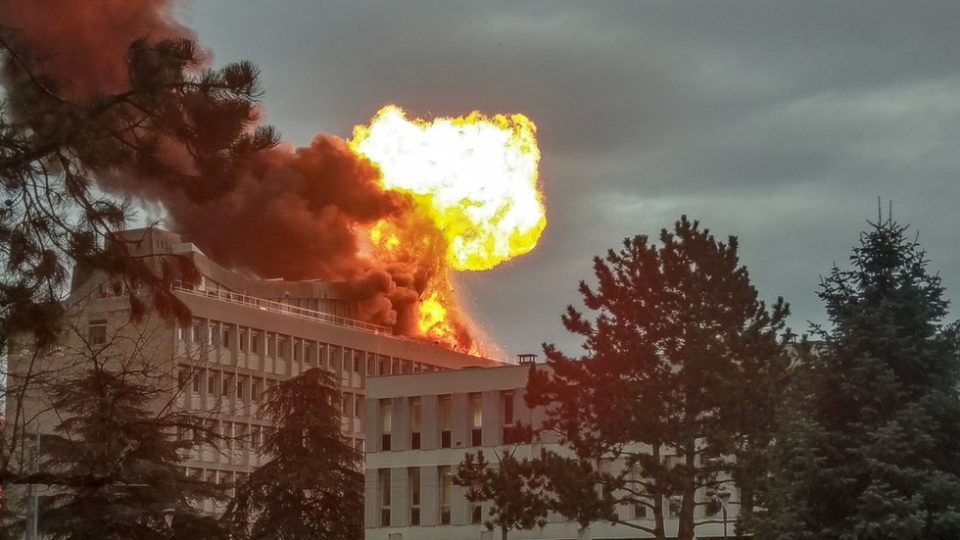 Експлозии ја стресоа научната библиотека во Лион