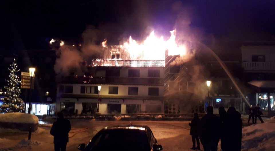 Оган проголта одмаралиште на Алпите, двајца загинати (ВИДЕО)