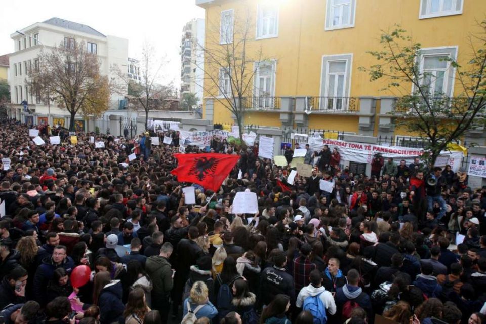 Албанските студенти продолжија со протестите