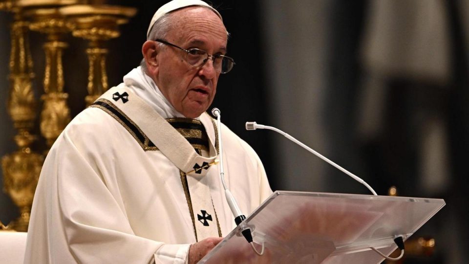 Папа Франциско: Европските лидери да не се препукуваат околу мигрантите