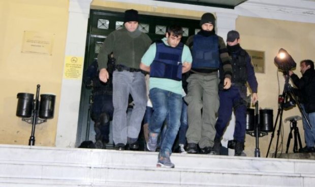 Албанскиот затвореник искасапен во ќелија со импровизиран нож