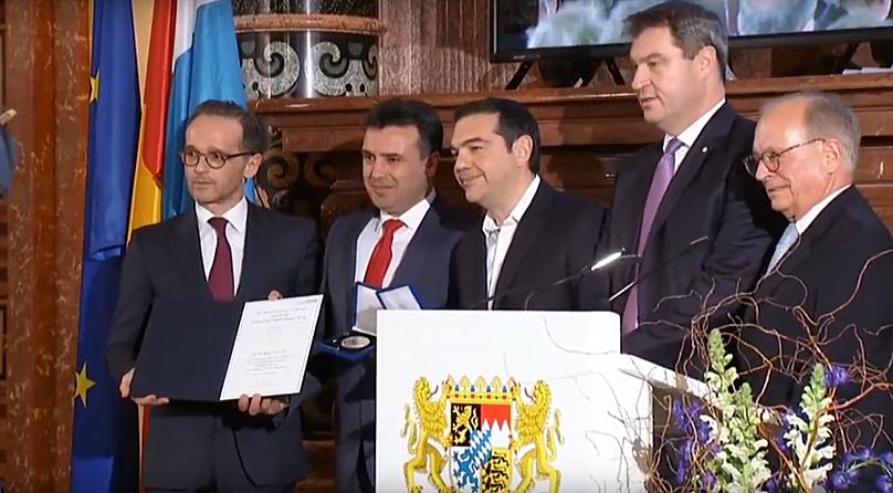 Заев и Ципрас почестени со награда „Евалд Фон Клајст“ во Минхен (ВИДЕО)