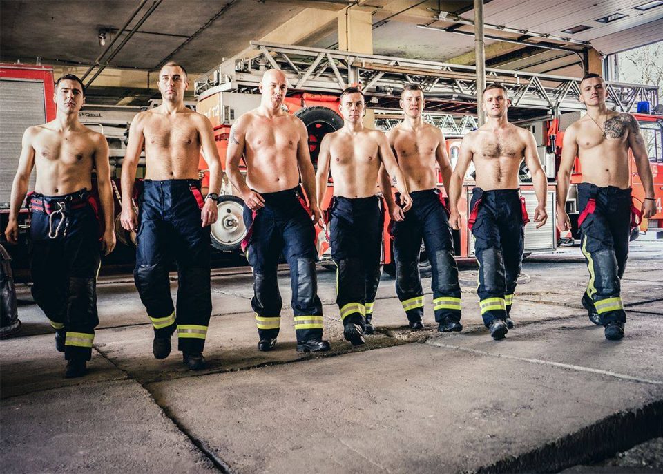 За првпат издаден календар каде модели се пожарникарите