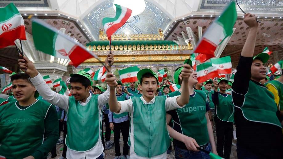 На 40-годишнината од револуцијата, Иран го исмева “ослабениот” САД