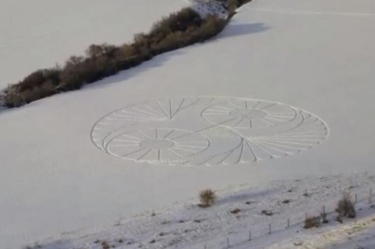 Мистерија во снегот- снимки од дрон забележале необична појава(видео)