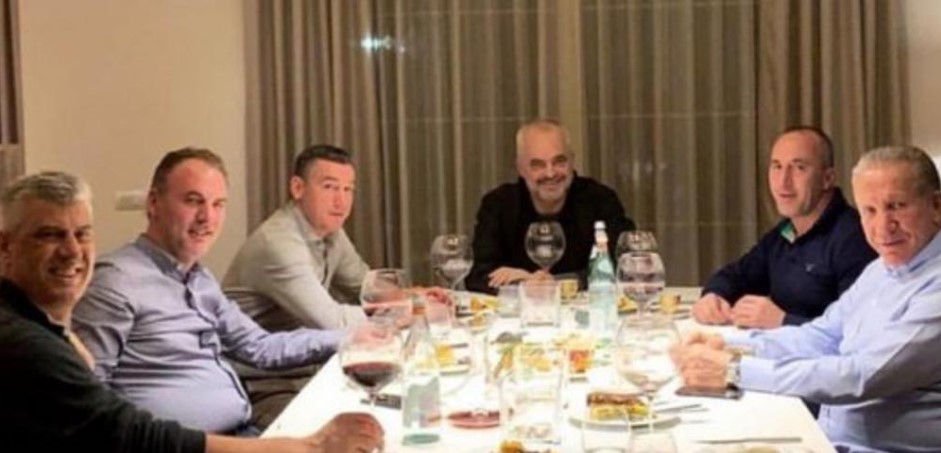 Најмоќните албански политичари се собраа во новата жолта куќа на Тачи (ФОТО)
