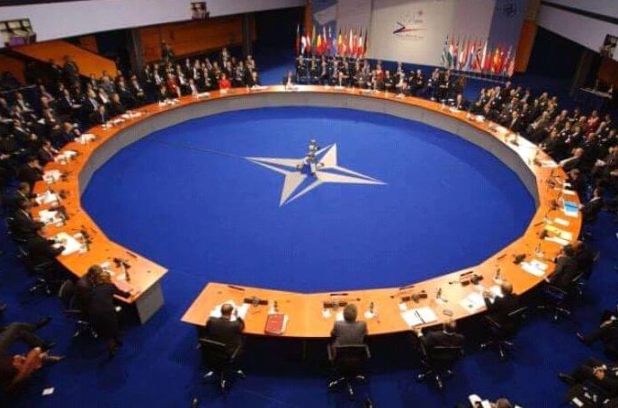 НАТО бара Русија да го напушти Крим
