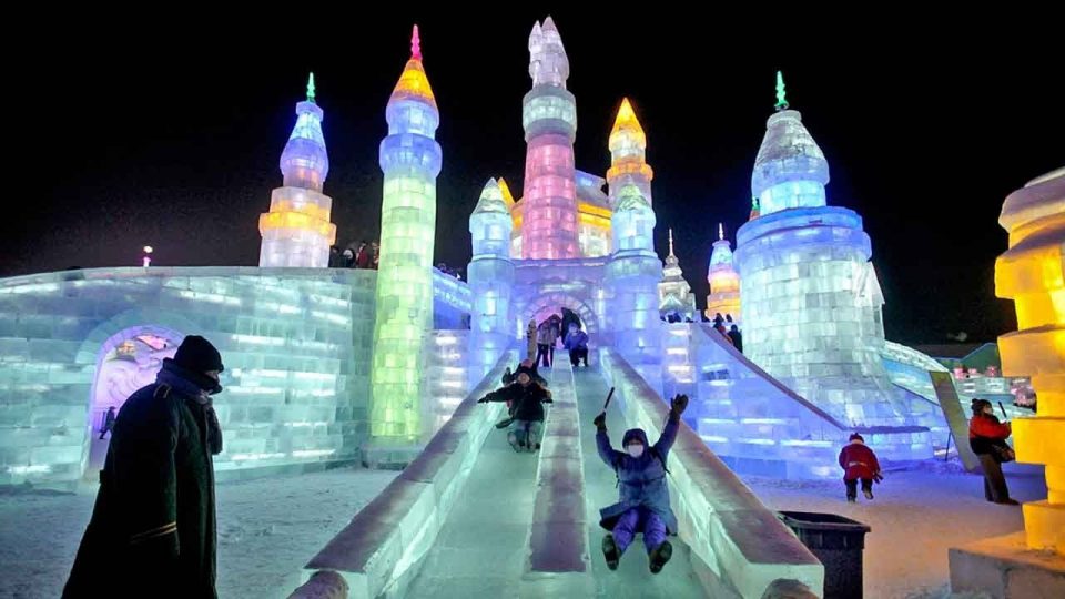 Топол бран „го стопи” најголемиот светски фестивал на снег и мраз