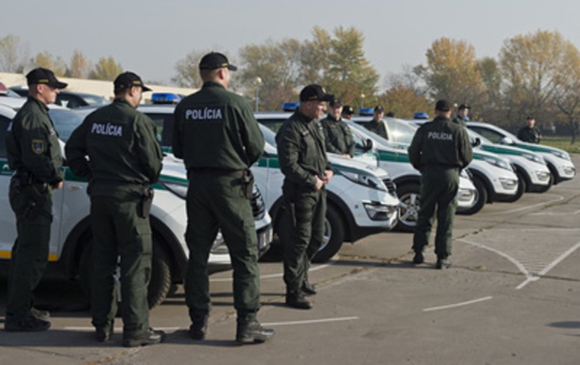Девет словачки полицајци за помош на границата со Грција