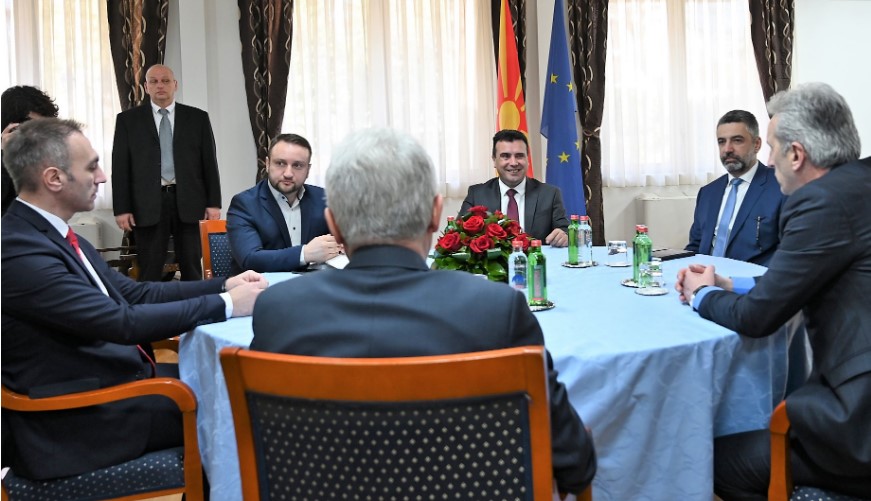 На два дена пред лидерската: ВМРО-ДПМНЕ со цврст став, Заев се надева дека Мицкоски ќе се појави