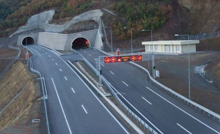 Тунелите на автопатот кај Демир Капија денеска ќе бидат без струја