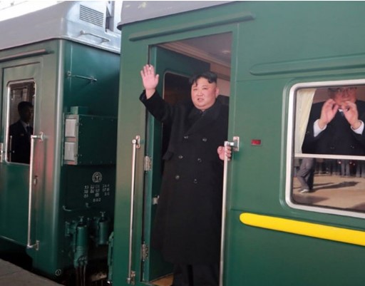 Луксуз на шини: Погледнете како изгледа возот на Ким Џонг Ун (ФОТО)