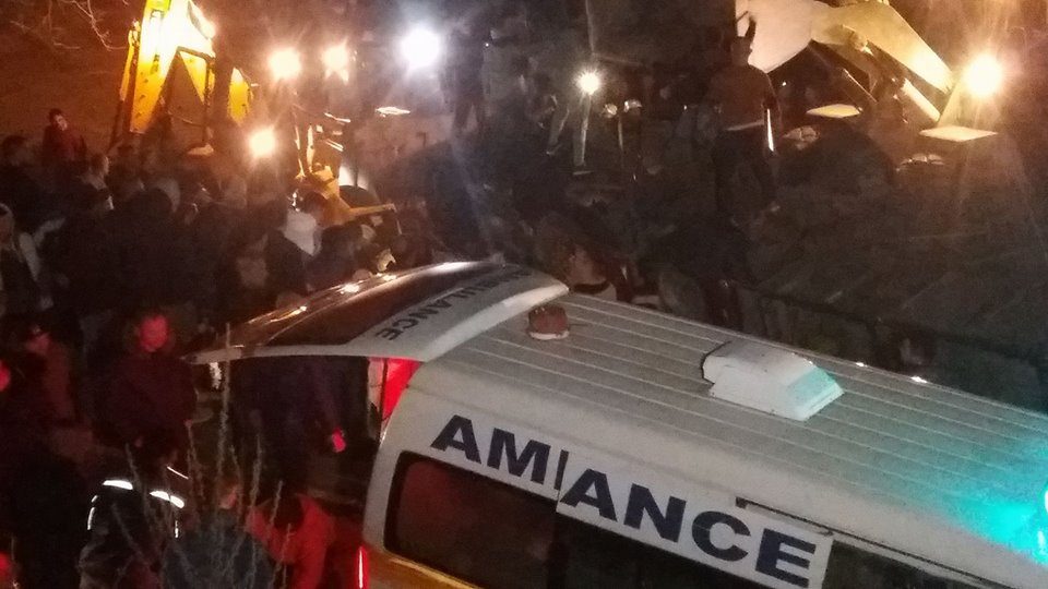 Автобус слета во провалија – десетици повредени има и мртви