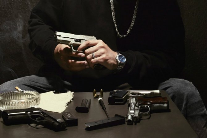 Во рацете на албанските граѓани има над 320 илјади парчиња нелегално оружје