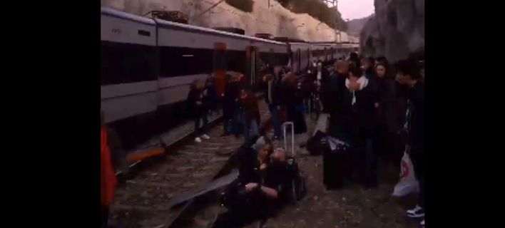 Железничка несреќа кај Барселона, има мртви и повредени