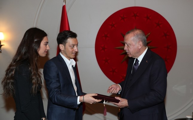 Месут Озил го покани на свадба турскиот претседател Ердоган