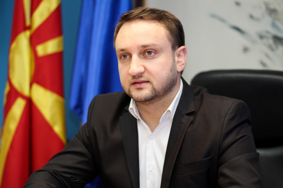 Кирацовски: Пендаровски влегува како фаворит на изборите