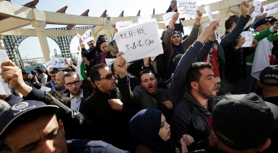 Најавите на Бутефлика ги разгневија Алжирците
