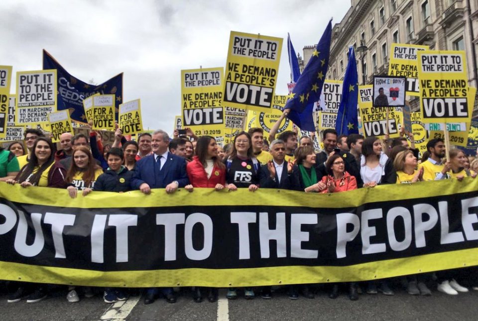 Милион луѓе во Лондон со барање за нов референдум за Брегзит (ВИДЕО)