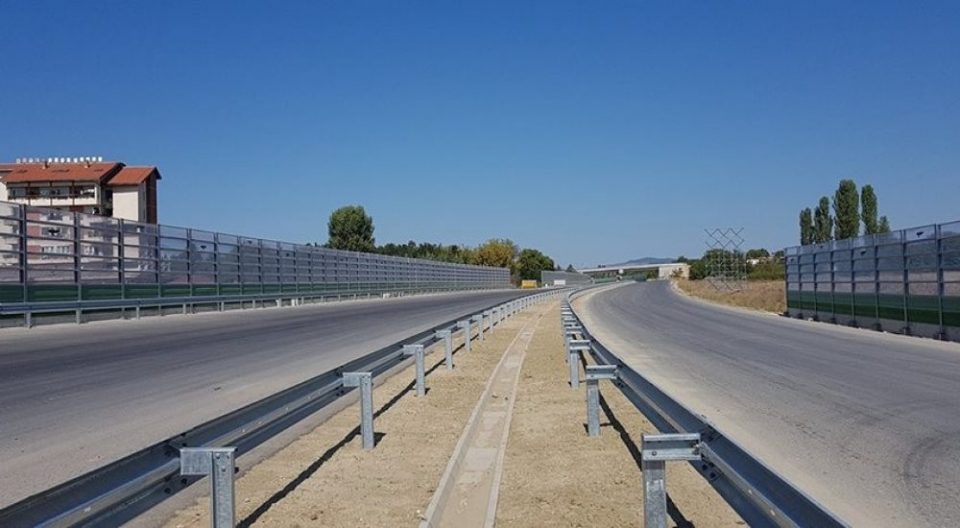 АМСМ: Автопатот Миладиновци-Штип не е пуштен за сообраќај, возачите да не го користат