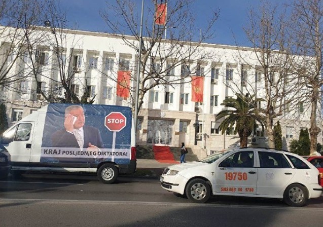 Прислушкување во Црна Гора: Дали српската служба го следи Ѓукановиќ?