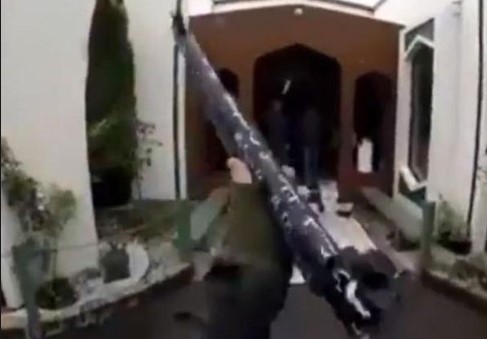 Херојот од џамијата: Се фрлил пред терористот за да го спаси пријателот (ФОТО)