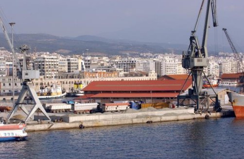 Не стигнаа во Македонија: Во контејнери запленети цигари од солунското пристаниште