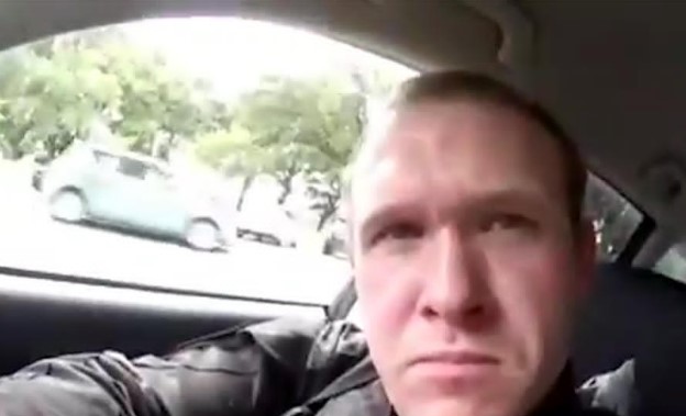 Терористот од Нов Зеланд додека возел кон џамијата пеел песна за Радован Караџиќ (ВИДЕО)