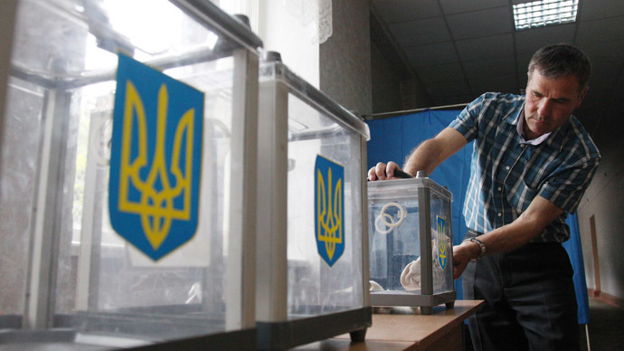 Молотов коктел фрлен на избирачко место во Украина