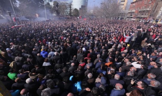 Oд утре албанската опозиција ќе ги блокира главните патишта