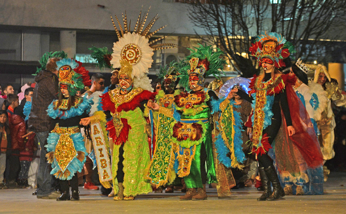 Колона од маски на карневалот во Струмица