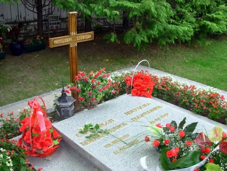 Милошевиќ не е погребан во Пожаревац туку во Москва?