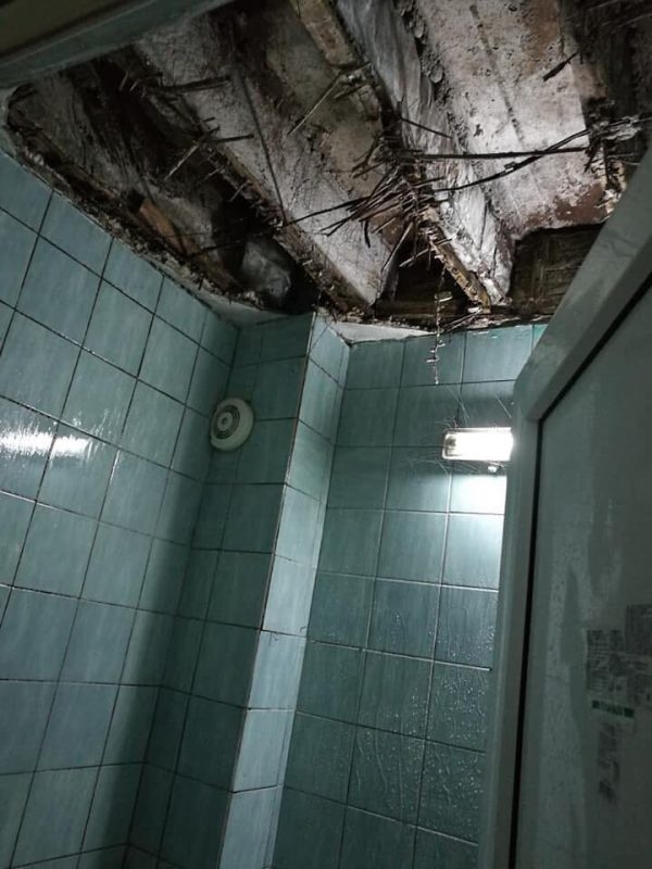 Плафон од тоалет падна во студенскиот дом „Стив Наумов“ (ВИДЕО)