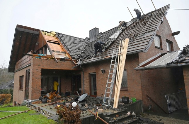Торнадо оштети 40 куќи во Германија