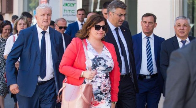 Хрватска министерка понуди оставка откако во сообраќајка повреди девојче