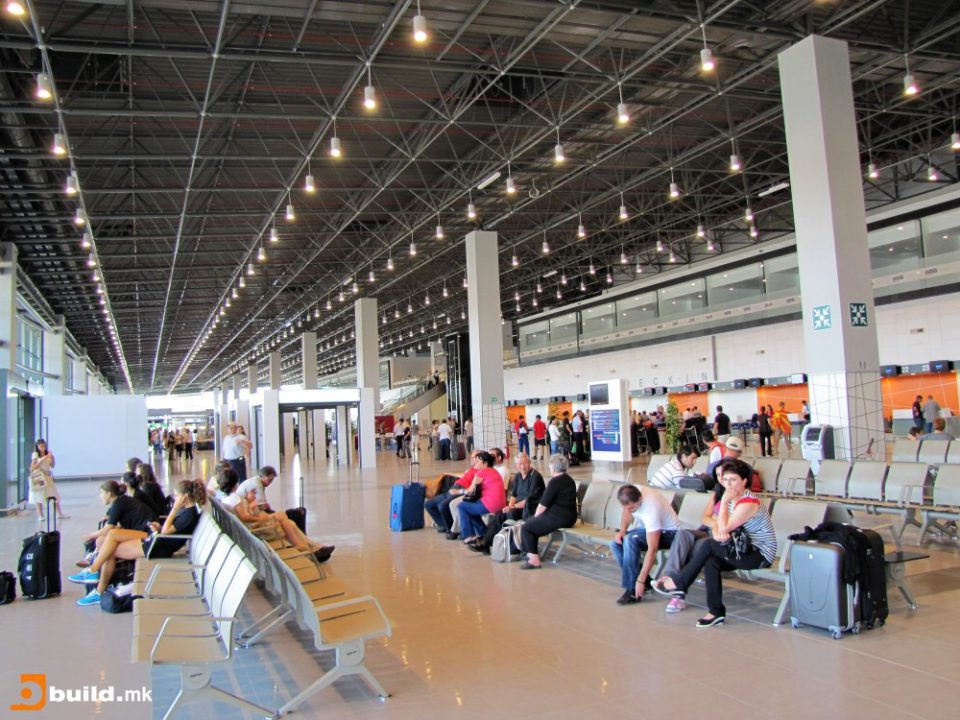 Половина милион патници на аеродромите во Скопје и Охрид во првиот квартал