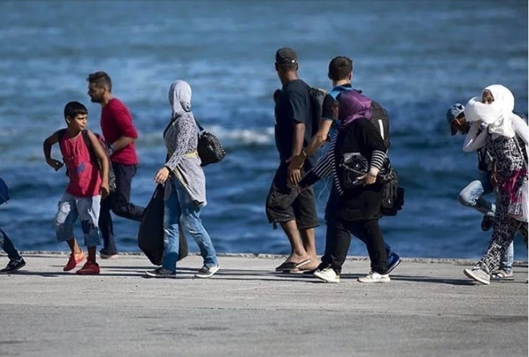 Грчките острови се полнат со мигранти, ќе тргнат ли кон Балканот?